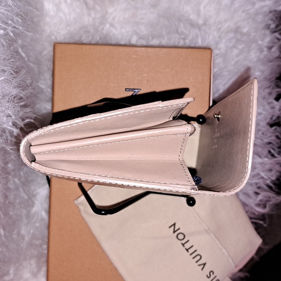 Louis Vuitton Vernis Sarah Wallet EUC - Picture 10 of 17